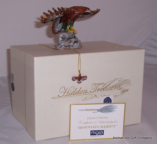 Hidden treasures golden - hidden,