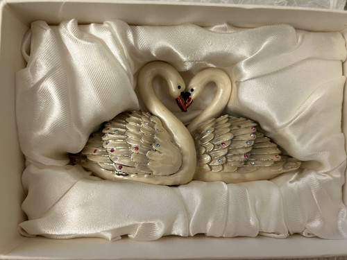 Hidden treasures swan enamel - hidden,